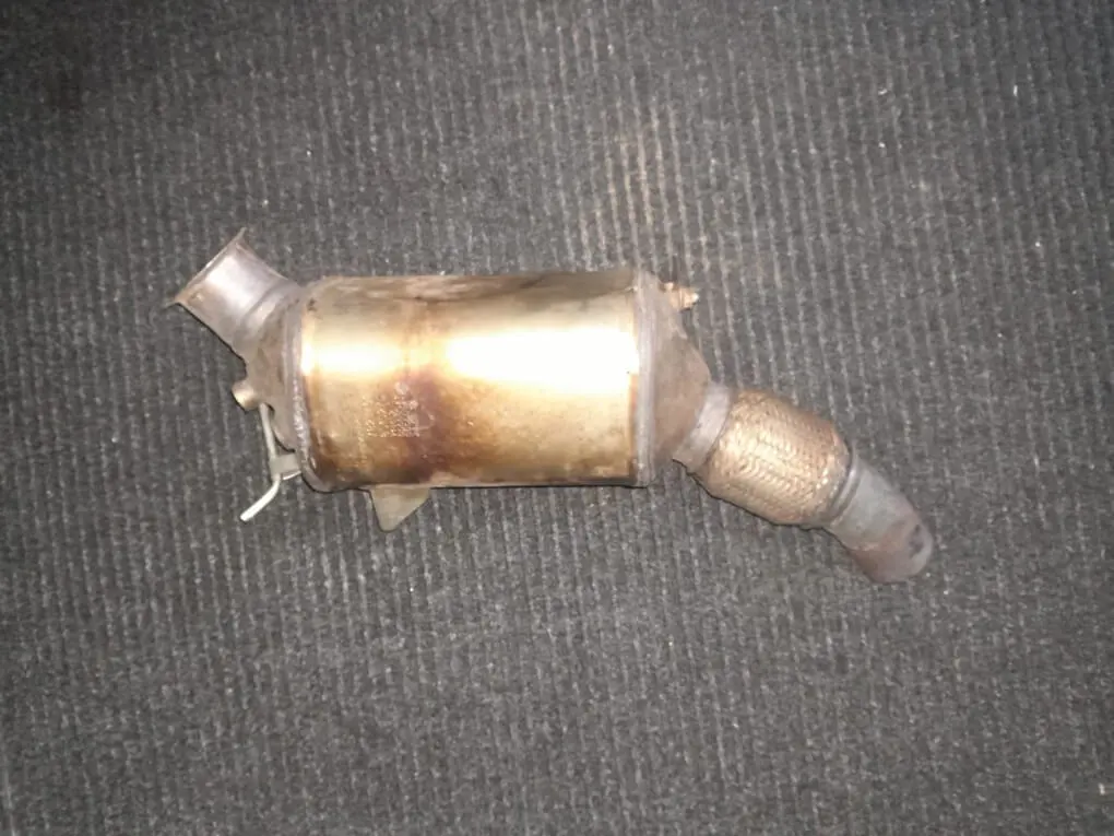 BMW Partikelfilter Fehlermeldung (DPF) mit Anzeichen einer Verstopfung. DPF reinigen Linz - professionelle Beseitigung der Fehlermeldung.