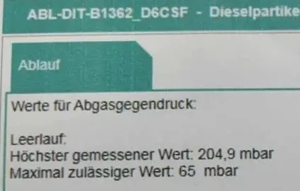 BMW-Diagnose mit gemessenem Abgasgegendruck im Leerlauf